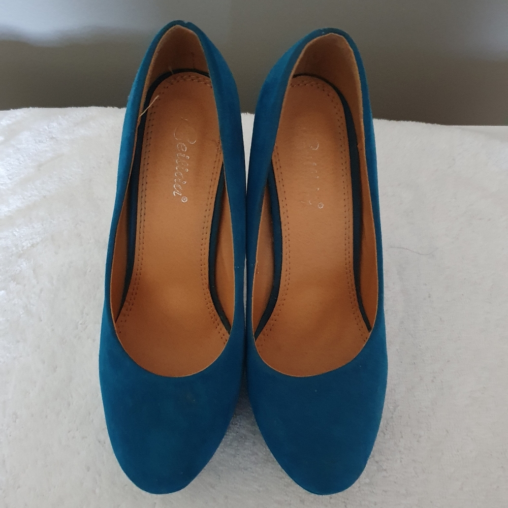 Shoe - Picture 3 of 3